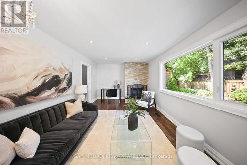 1171 Birchview Drive, Mississauga, ON - Indoor Photo Showing Living Room