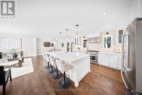 1171 Birchview Drive, Mississauga, ON - Indoor Photo Showing Kitchen With Upgraded Kitchen