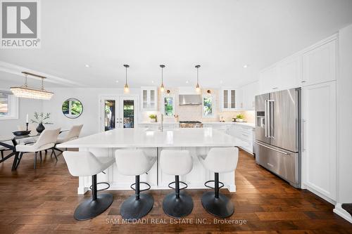 1171 Birchview Drive, Mississauga, ON - Indoor Photo Showing Kitchen With Upgraded Kitchen
