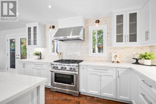 1171 Birchview Drive, Mississauga, ON - Indoor Photo Showing Kitchen With Upgraded Kitchen