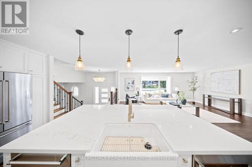 1171 Birchview Drive, Mississauga, ON - Indoor Photo Showing Kitchen