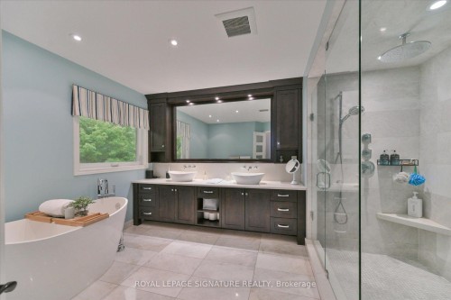 2044 Waterbridge Drive, Burlington, ON - Indoor Photo Showing Bathroom