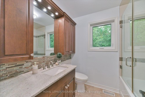 2044 Waterbridge Drive, Burlington, ON - Indoor Photo Showing Bathroom