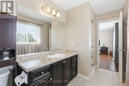 1332 Baseline Road, Hamilton, ON - Indoor Photo Showing Bathroom