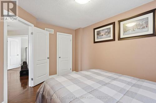1332 Baseline Road, Hamilton, ON - Indoor Photo Showing Bedroom