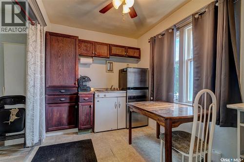 1713 St John Street, Regina, SK - Indoor Photo Showing Kitchen