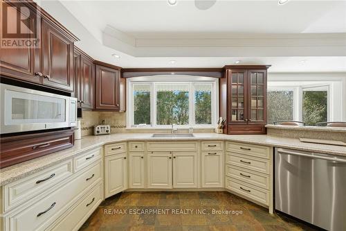 6 Summit Circle, Norfolk, ON - Indoor Photo Showing Kitchen