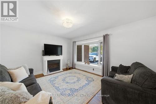 6 Summit Circle, Norfolk, ON - Indoor Photo Showing Living Room With Fireplace