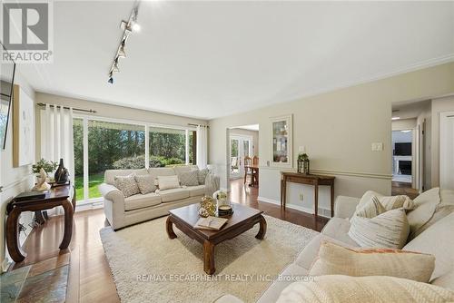 6 Summit Circle, Norfolk, ON - Indoor Photo Showing Living Room