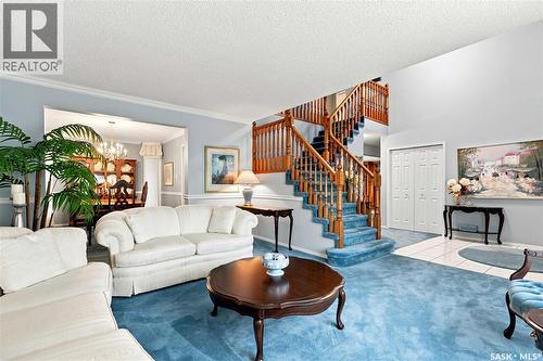 711 Whitewood Court, Saskatoon, SK - Indoor Photo Showing Living Room