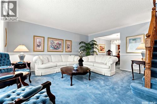 711 Whitewood Court, Saskatoon, SK - Indoor Photo Showing Living Room