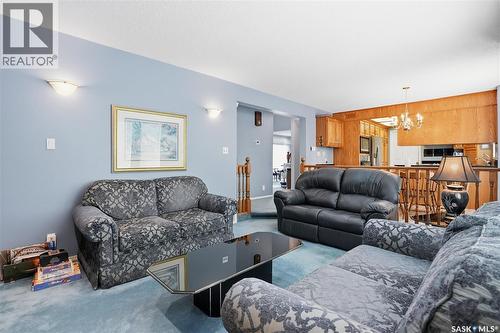 711 Whitewood Court, Saskatoon, SK - Indoor Photo Showing Living Room
