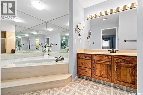 711 Whitewood Court, Saskatoon, SK - Indoor Photo Showing Bathroom