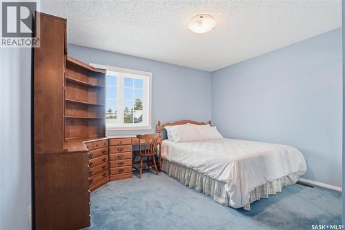 711 Whitewood Court, Saskatoon, SK - Indoor Photo Showing Bedroom