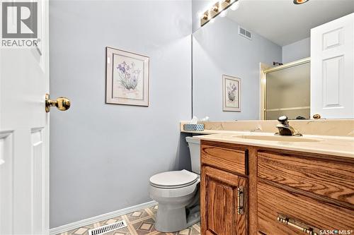 711 Whitewood Court, Saskatoon, SK - Indoor Photo Showing Bathroom