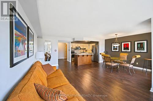 401 - 688 Preston Parkway, Cambridge, ON - Indoor Photo Showing Living Room
