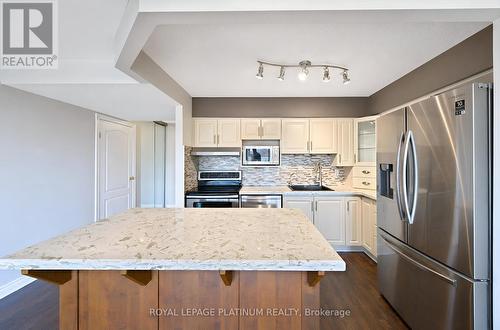 401 - 688 Preston Parkway, Cambridge, ON - Indoor Photo Showing Kitchen