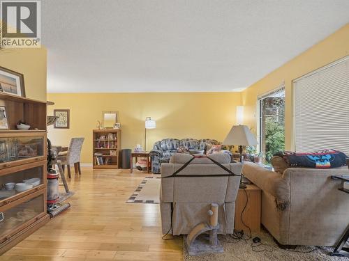 3183 Beacon Drive, Coquitlam, BC - Indoor Photo Showing Living Room