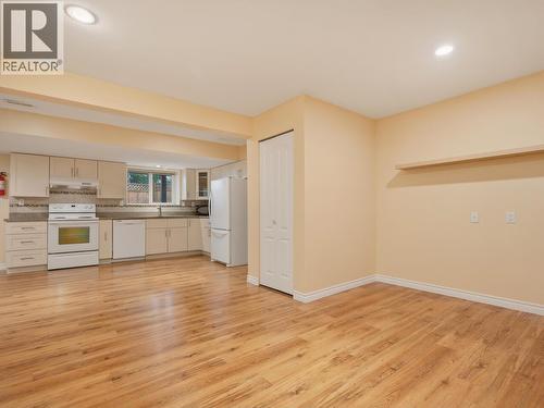 3183 Beacon Drive, Coquitlam, BC - Indoor Photo Showing Kitchen