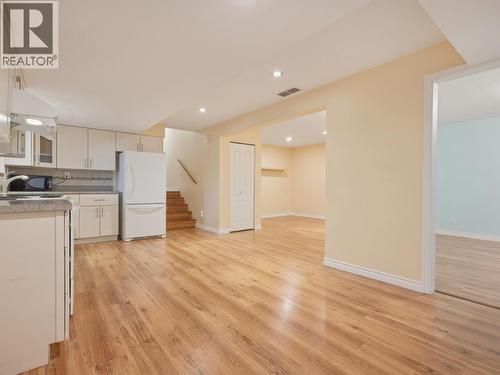 3183 Beacon Drive, Coquitlam, BC - Indoor Photo Showing Kitchen