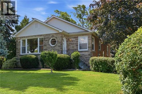 226 HIGHWAY  8 Avenue  Stoney Creek, ON L8G 1C9