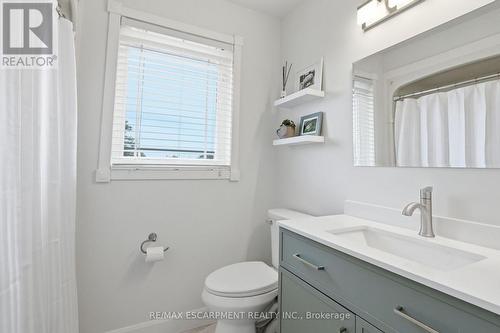 108 Highway 52, Hamilton, ON - Indoor Photo Showing Bathroom