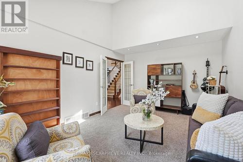 108 Highway 52, Hamilton, ON - Indoor Photo Showing Living Room
