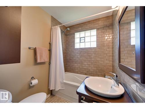 13503 106A Av Nw, Edmonton, AB - Indoor Photo Showing Bathroom