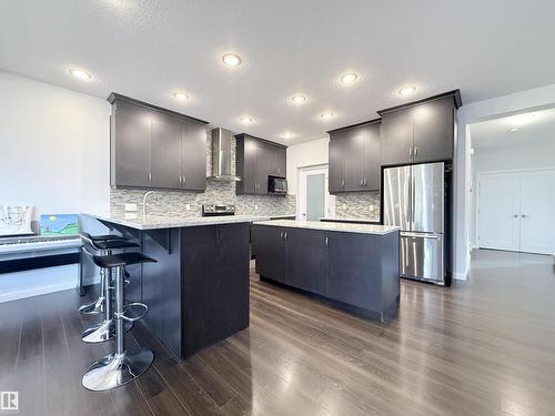 5876 168 Av Nw, Edmonton, AB - Indoor Photo Showing Kitchen With Upgraded Kitchen