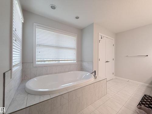5876 168 Av Nw, Edmonton, AB - Indoor Photo Showing Bathroom