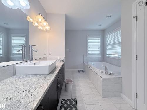 5876 168 Av Nw, Edmonton, AB - Indoor Photo Showing Bathroom