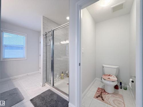 5876 168 Av Nw, Edmonton, AB - Indoor Photo Showing Bathroom