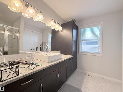 5876 168 Av Nw, Edmonton, AB - Indoor Photo Showing Bathroom