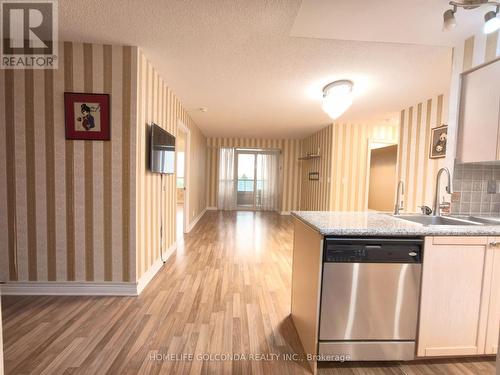 720 - 33 Cox Boulevard, Markham, ON - Indoor Photo Showing Kitchen With Double Sink