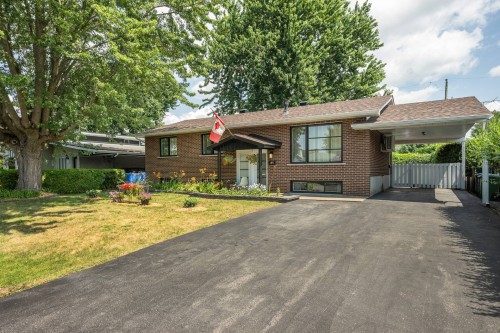 491 Rue de Versailles  Saint-Jean-Sur-Richelieu, QC J3B 4H2