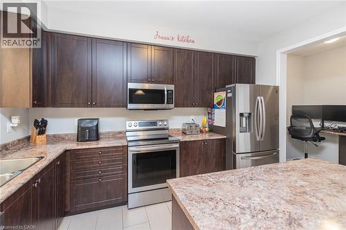 31 Larry Crescent, Caledonia, ON - Indoor Photo Showing Kitchen