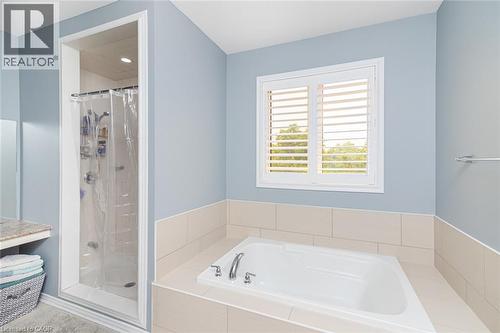 31 Larry Crescent, Caledonia, ON - Indoor Photo Showing Bathroom