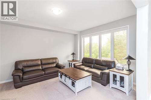31 Larry Crescent, Caledonia, ON - Indoor Photo Showing Living Room