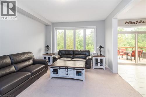 31 Larry Crescent, Caledonia, ON - Indoor Photo Showing Living Room
