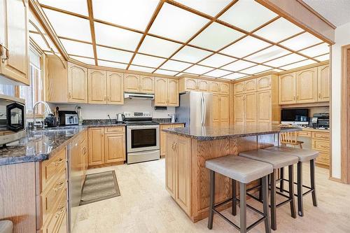 95 2Nd Avenue Ne, Teulon, MB - Indoor Photo Showing Kitchen