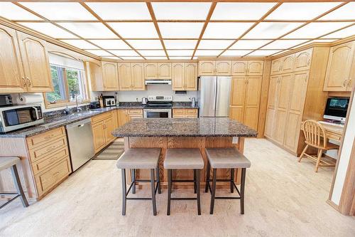95 2Nd Avenue Ne, Teulon, MB - Indoor Photo Showing Kitchen