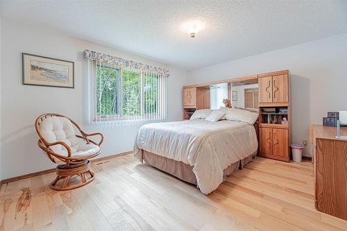 95 2Nd Avenue Ne, Teulon, MB - Indoor Photo Showing Bedroom