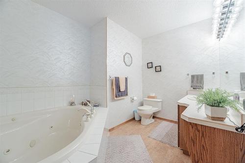 95 2Nd Avenue Ne, Teulon, MB - Indoor Photo Showing Bathroom