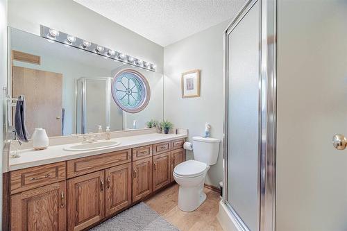 95 2Nd Avenue Ne, Teulon, MB - Indoor Photo Showing Bathroom