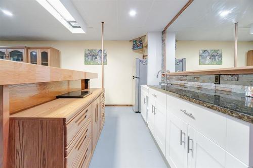 95 2Nd Avenue Ne, Teulon, MB - Indoor Photo Showing Kitchen