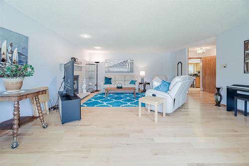 95 2Nd Avenue Ne, Teulon, MB - Indoor