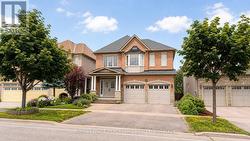 138 FARMSTEAD ROAD Richmond Hill, ON L4S 1X2