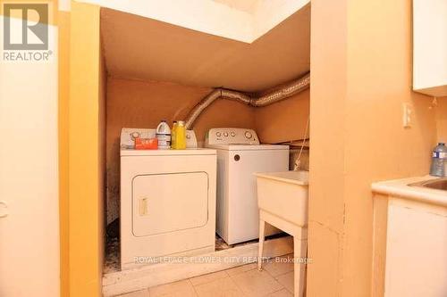 3388 Crimson King Circle, Mississauga, ON - Indoor Photo Showing Laundry Room