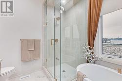 primary bedroom ensuite - 