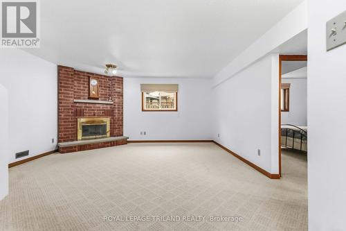 954 Chippewa Drive, London East (East D), ON - Indoor With Fireplace